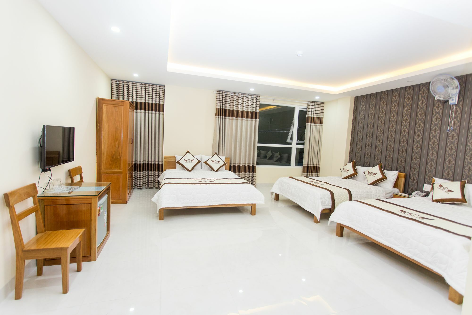 Khach San Dam Phuc Da Nang Hotell Exteriör bild